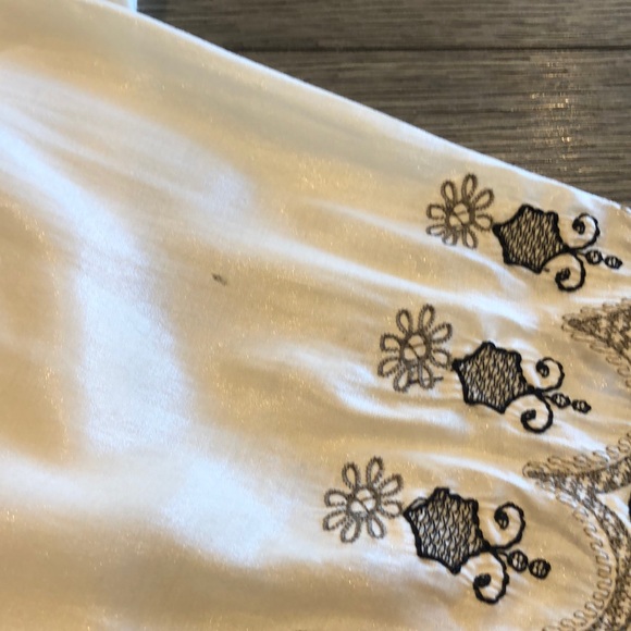 Qianzi cream embroidered shirt top blouse Large - Picture 3 of 3